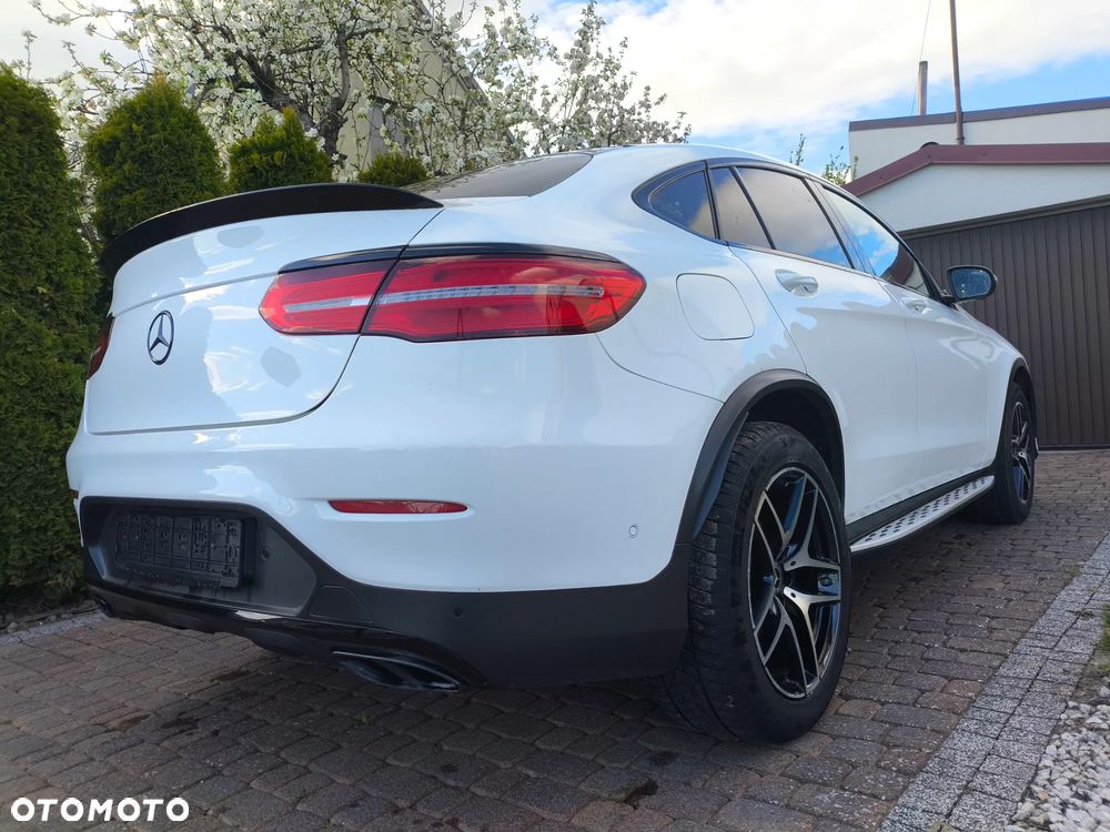 Mercedes-Benz GLC 300 4Matic 9G-TRONIC AMG Line - 10
