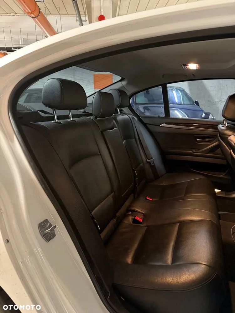 BMW Seria 5 530d xDrive Touring Luxury Line - 14