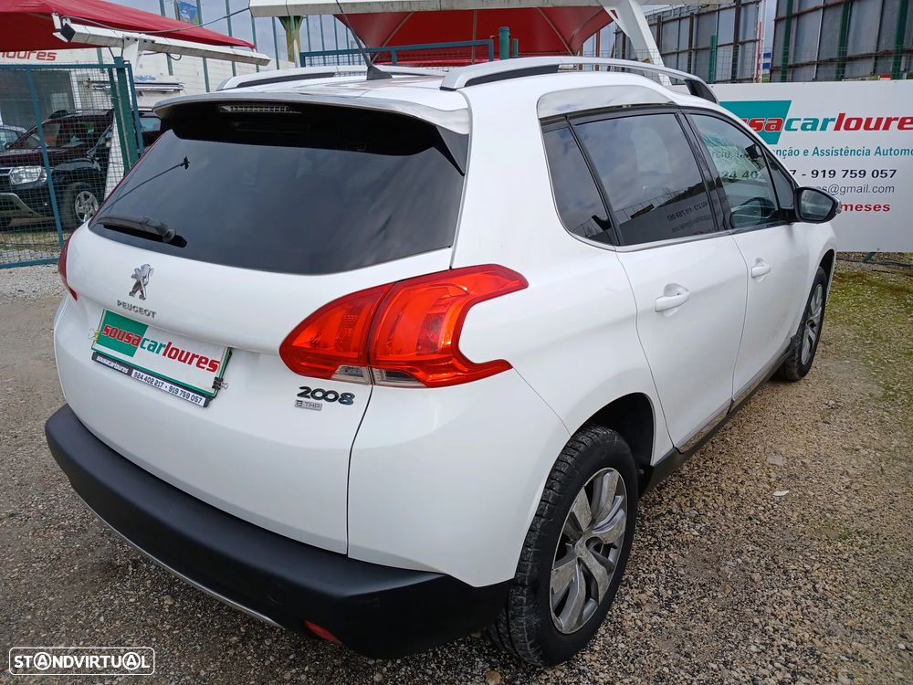 Peugeot 2008 1.2 PureTech Style - 12