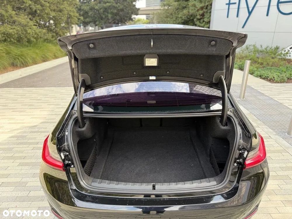 BMW Seria 3 330i xDrive M Sport - 9