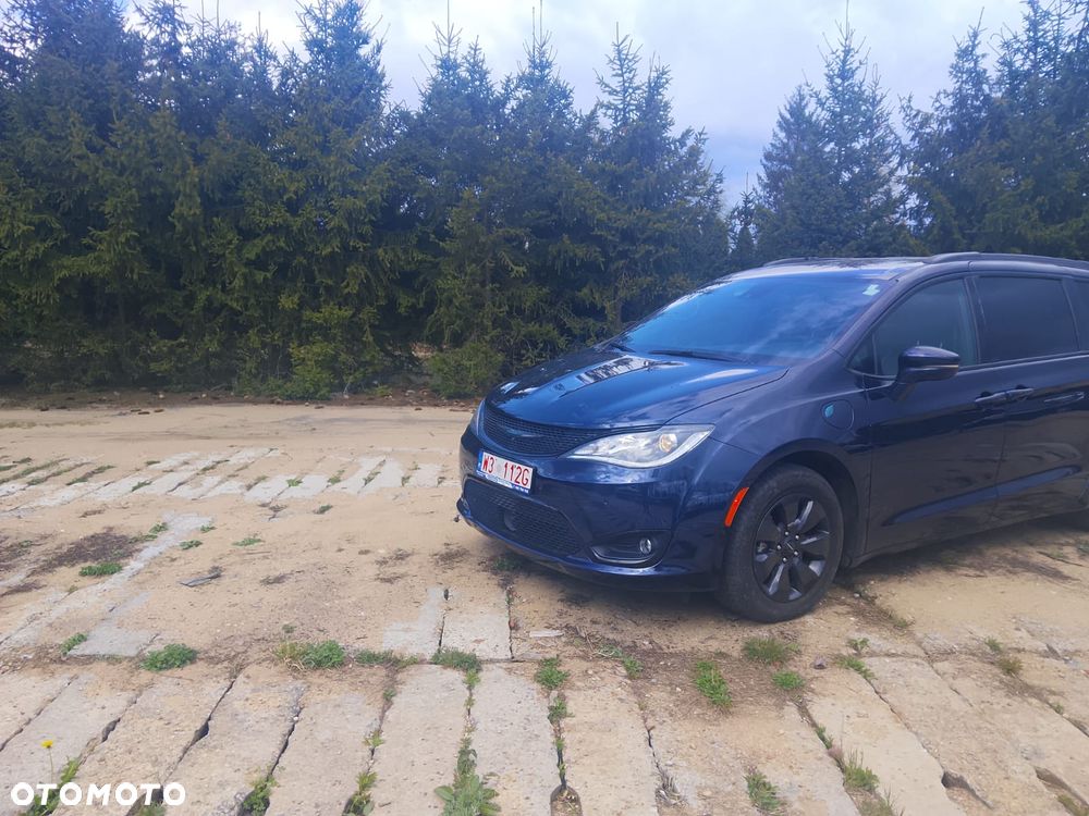 Chrysler Pacifica - 1