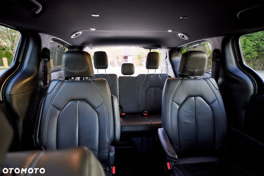 Chrysler Pacifica - 39