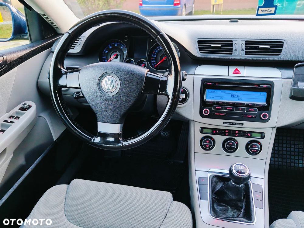 Volkswagen Passat 1.6 Comfortline - 31