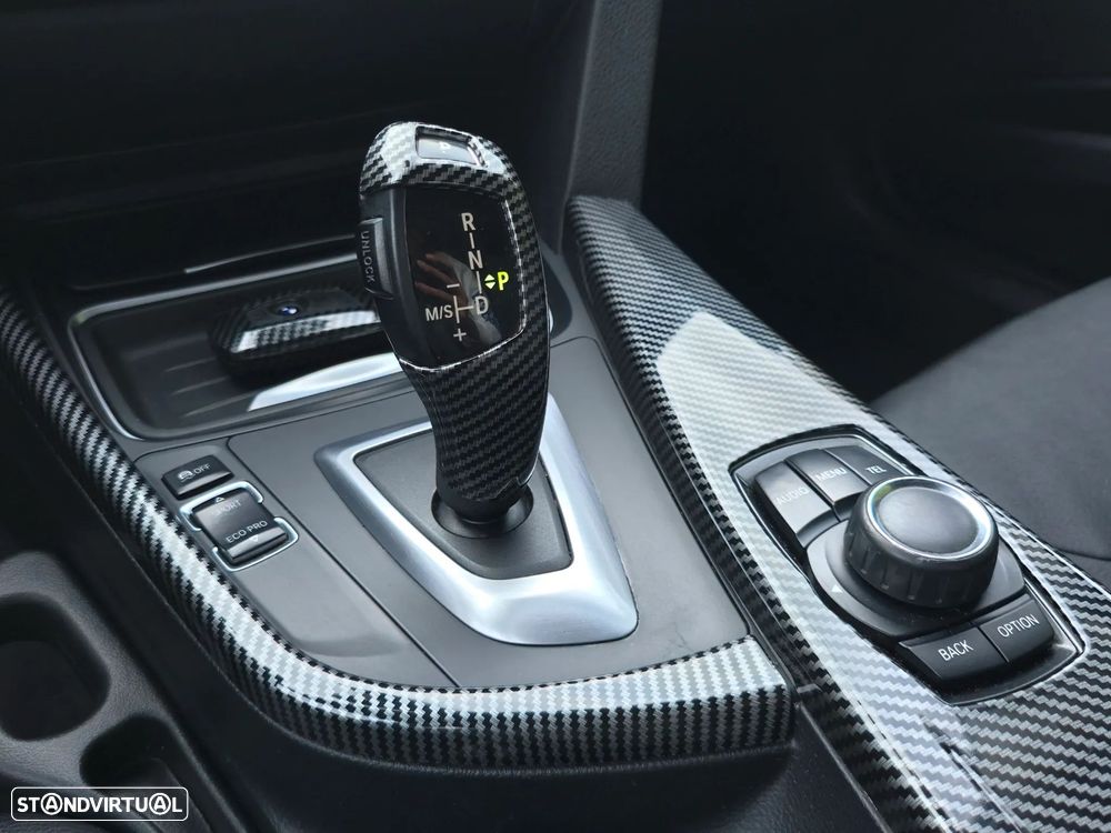 BMW 318 d Touring Auto Pack M - 19