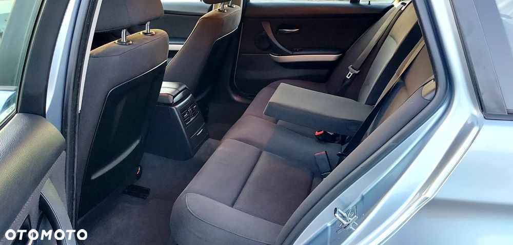 BMW Seria 3 318i Edition Exclusive - 23