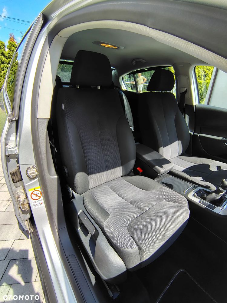 Volkswagen Passat 2.0 TDI DPF Comfortline - 12
