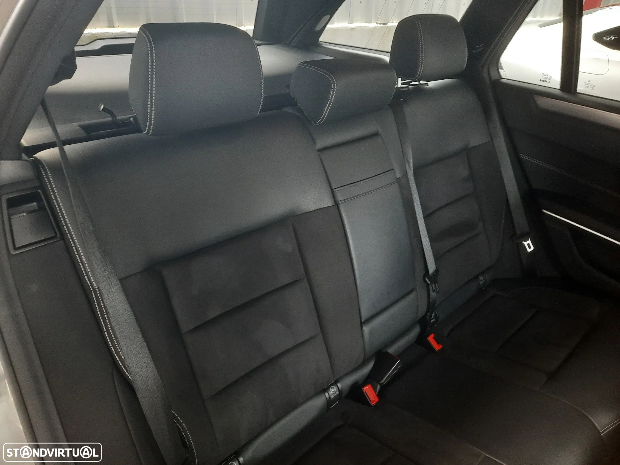 Mercedes-Benz E 300 Bluetec Hybrid Avantgarde - 36