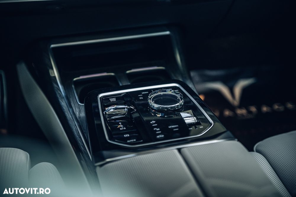 BMW M7 M760e xDrive AT PHEV - 3