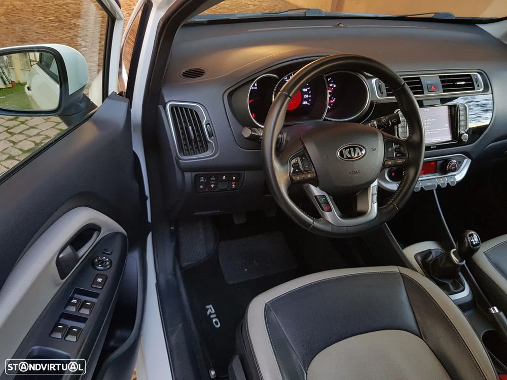 Kia Rio 1.1 CRDi TX Prime - 39