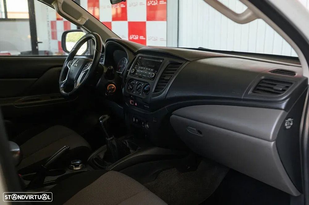 Mitsubishi L200 2.4 DI-D CD Invite 4WD - 17