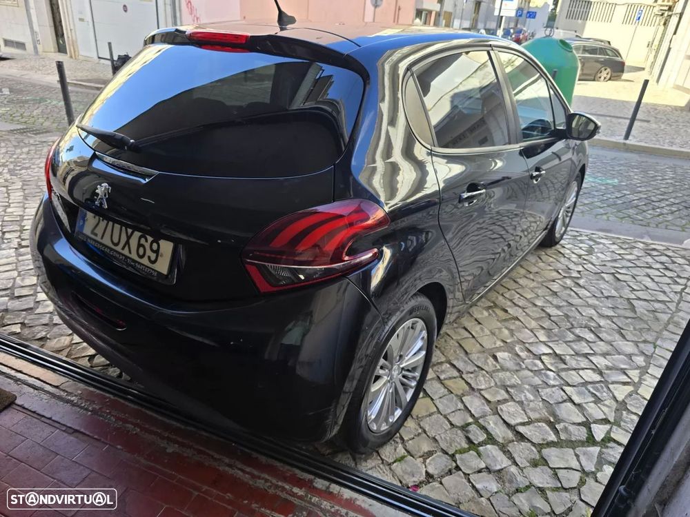 Peugeot 208 1.2 PureTech Allure — photo 4