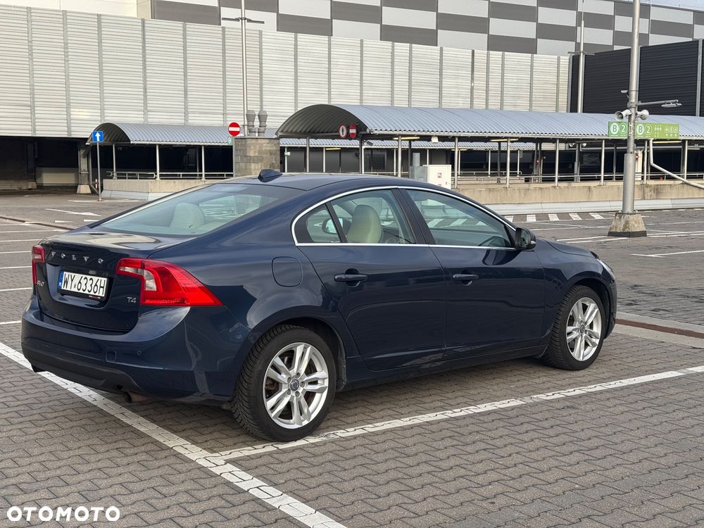 Volvo S60 T4 Momentum - 5