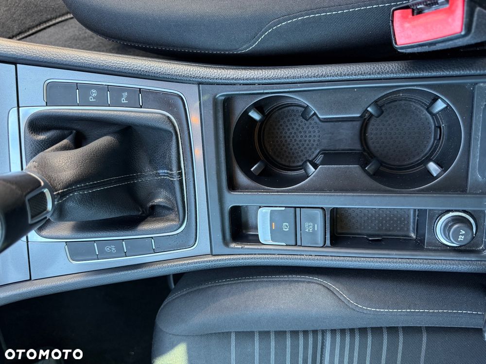 Volkswagen Golf 1.6 TDI BlueMotion Technology Lounge - 26