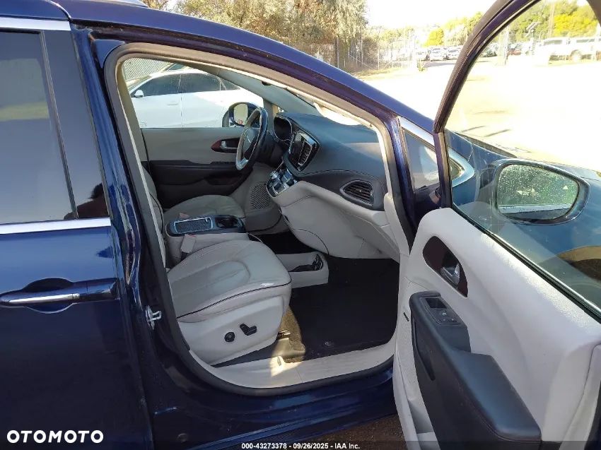 Chrysler Pacifica - 9