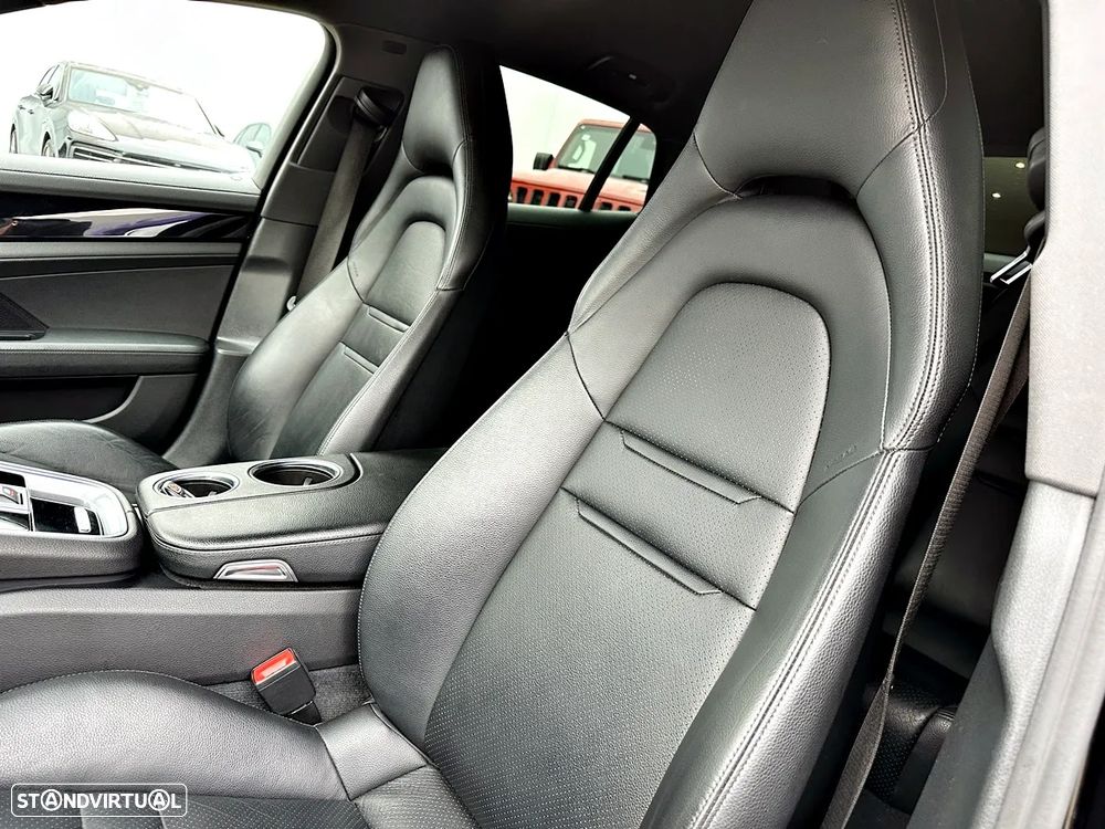 Porsche Panamera 4 E-Hybrid - 24