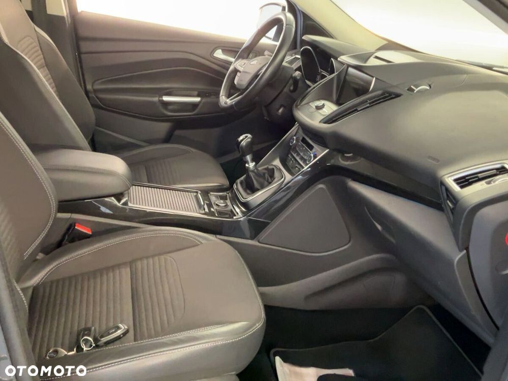 Ford Kuga - 32