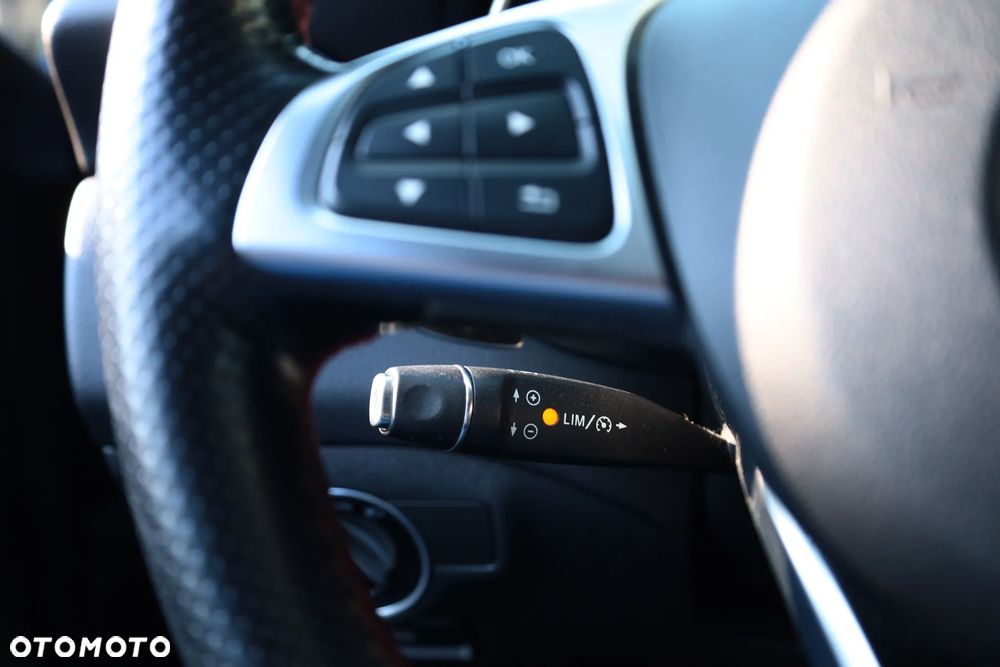 Mercedes-Benz CLA 200 7G-DCT AMG Line - 28