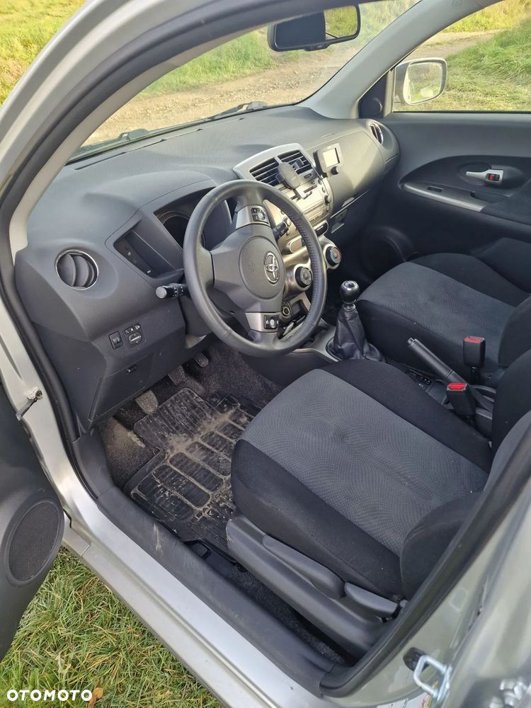 Toyota Urban Cruiser 1.4 D-4D Sol 4x4 - 3