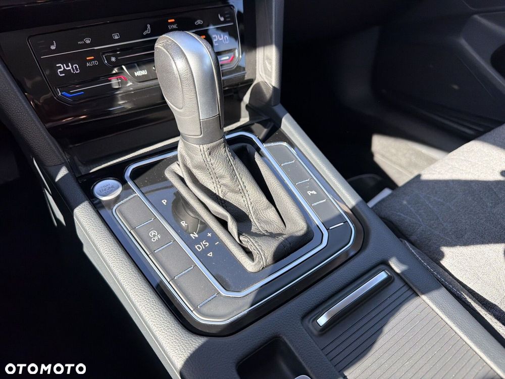 Volkswagen Passat - 17