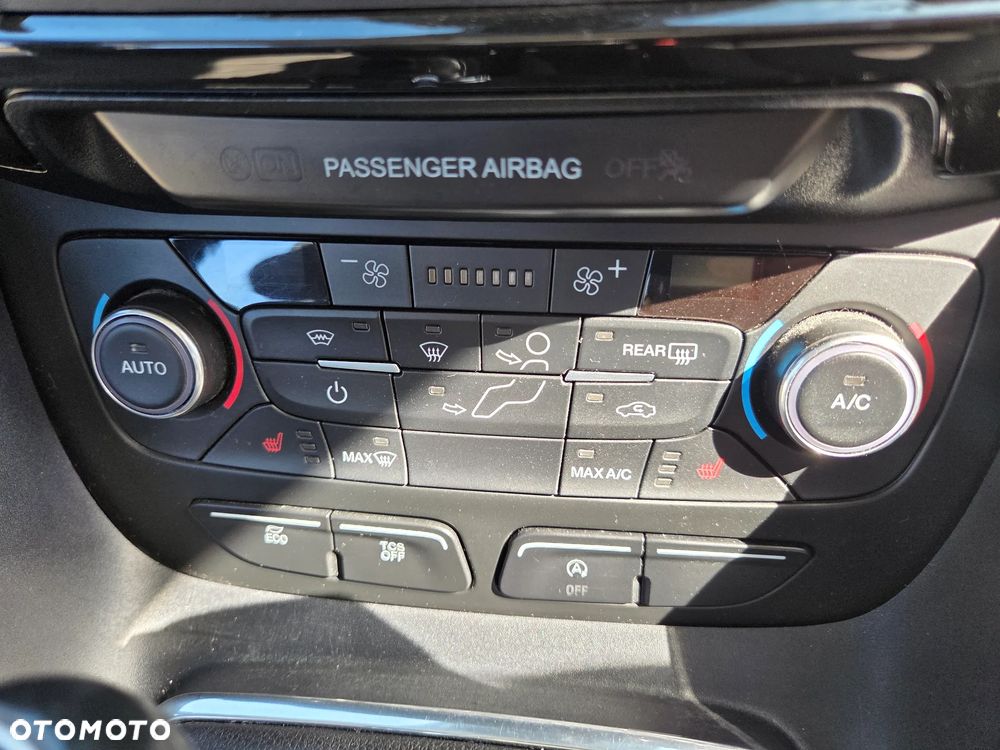 Ford Tourneo Connect Gr 1.5 EcoBlue Titanium - 32