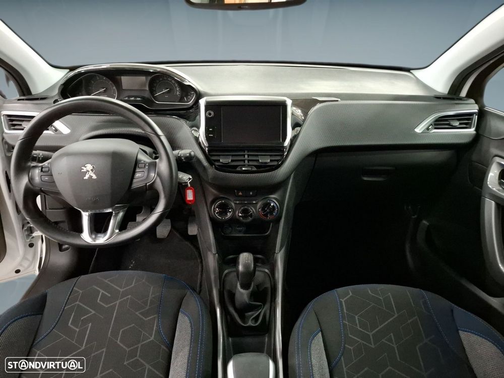 Peugeot 2008 1.2 PureTech Style - 12