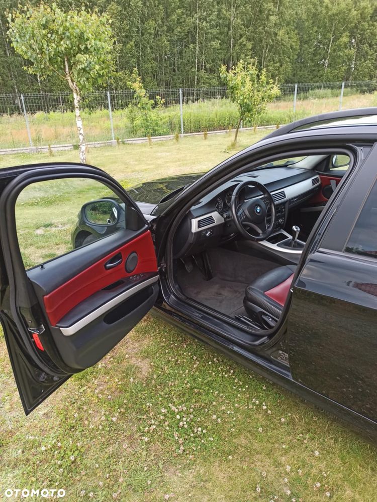 BMW Seria 3 318i Touring - 4