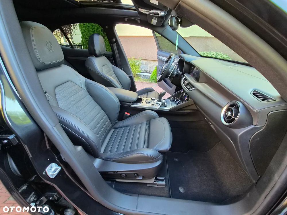 Alfa Romeo Stelvio - 24