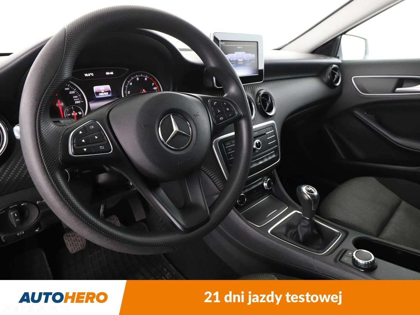 Mercedes-Benz GLA 180 - 11