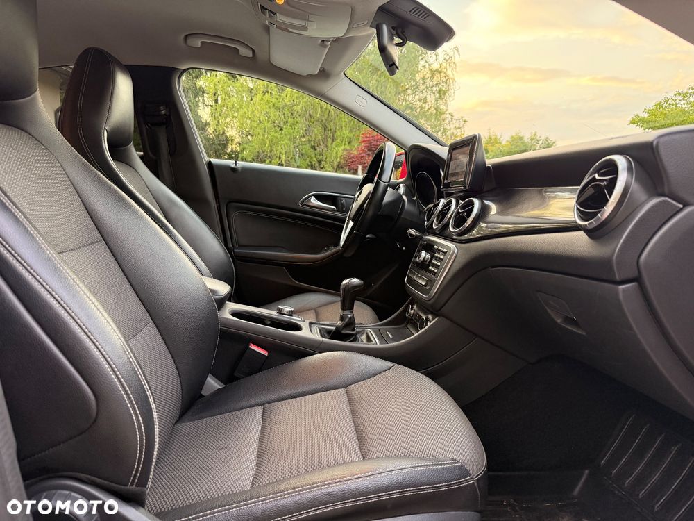 Mercedes-Benz CLA 200 AMG Line - 11