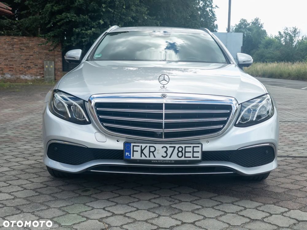 Mercedes-Benz Klasa E 220 d 9G-TRONIC Exclusive - 2