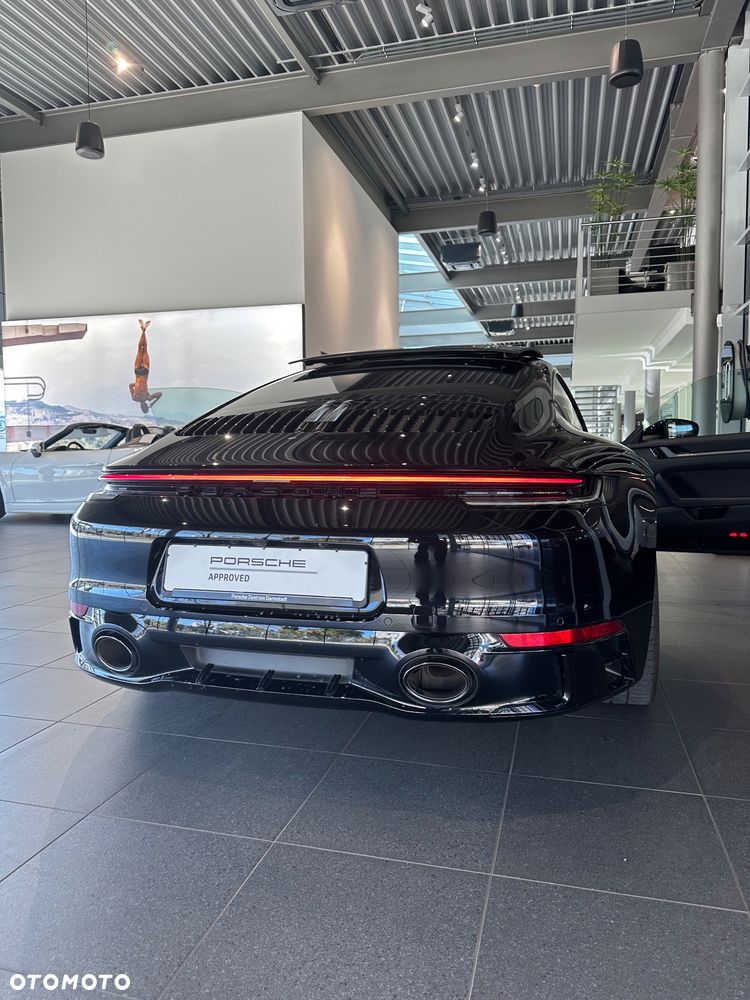 Porsche 911 Carrera 4 - 1