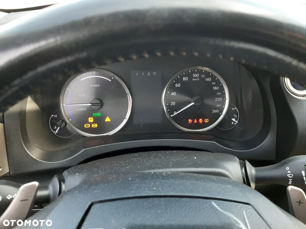 Lexus IS 300h Comfort - 12