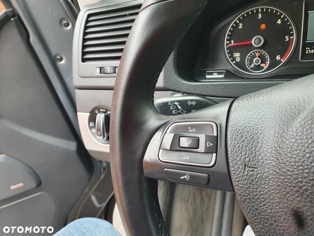 Volkswagen Multivan - 20