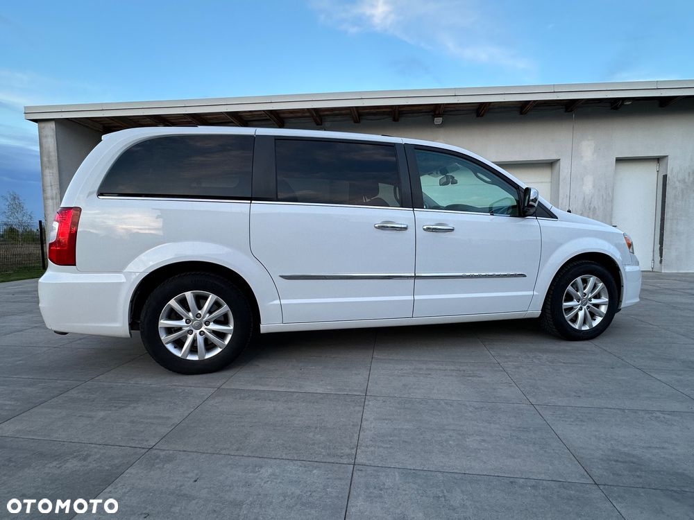 Chrysler Town & Country 3.6 Limited - 8