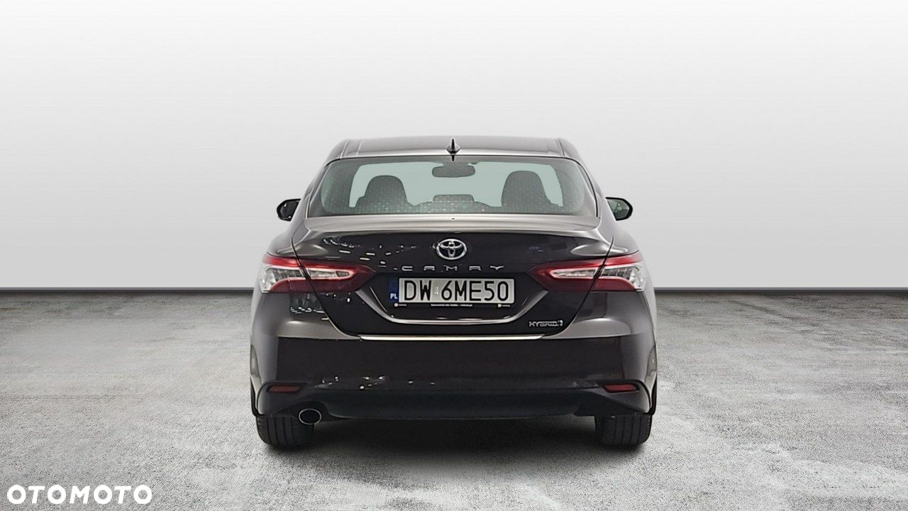 Toyota Camry - 4