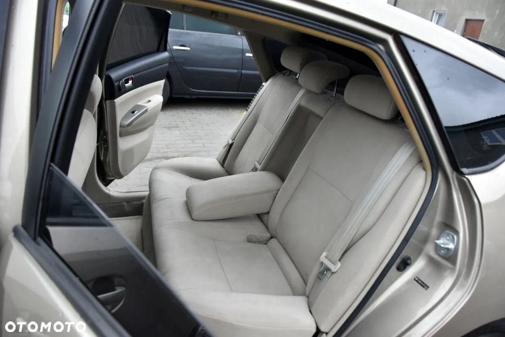 Toyota Prius 1.5 VVT-i Prestige - 27