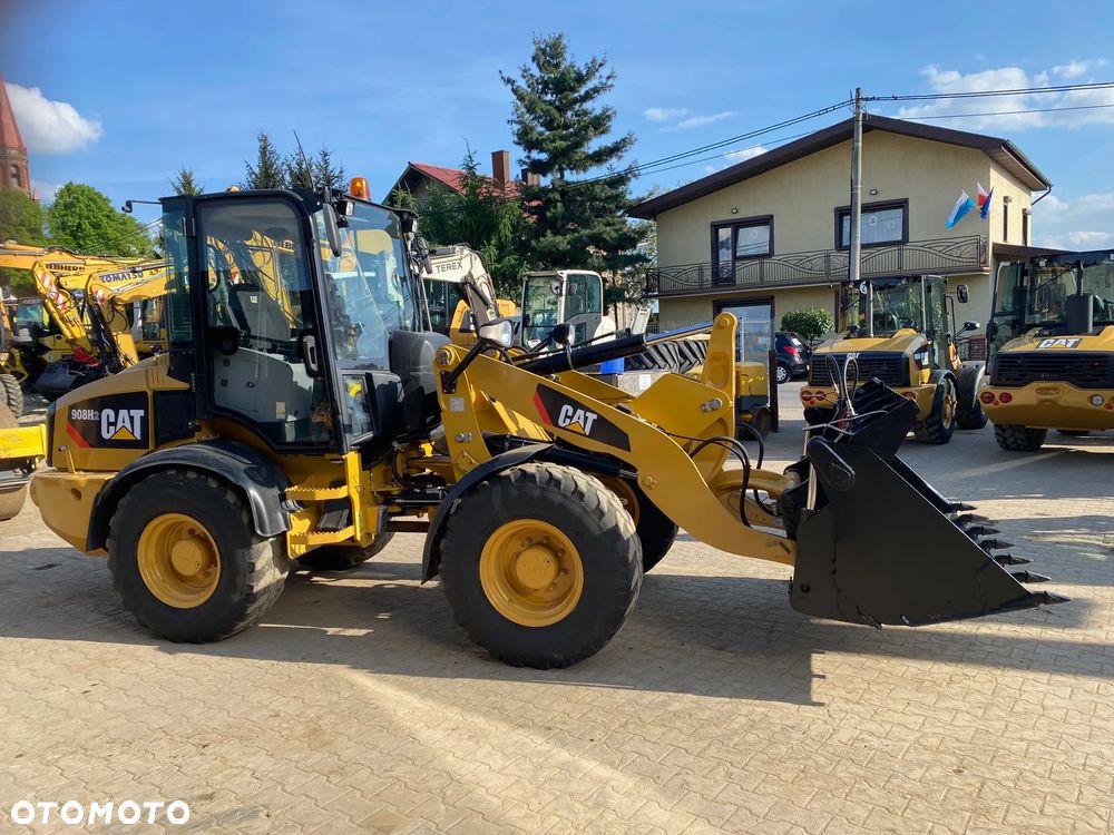 Caterpillar CAT 908H2, 2014 ROK, 6000 MTH, ŁYŻKA OTWIERANA + WIDŁY, z NIEMIEC, - 1