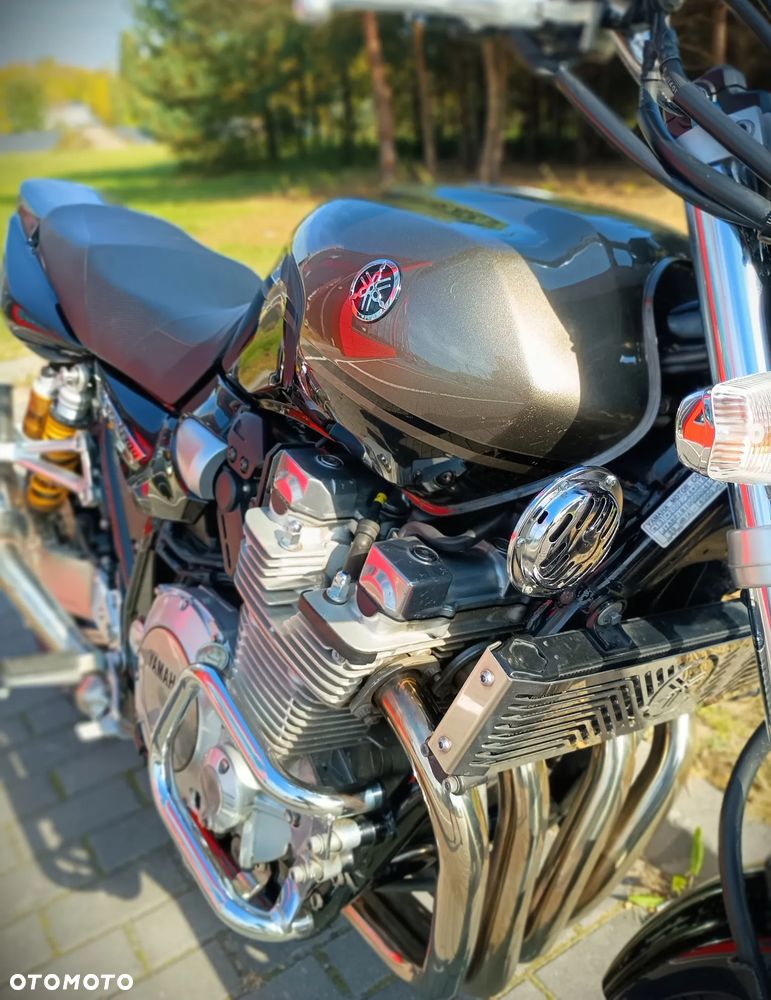 Yamaha XJR - 7