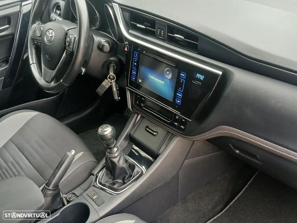 Toyota Auris Touring Sports 1.4 D-4D Exclusive+Navi - 23