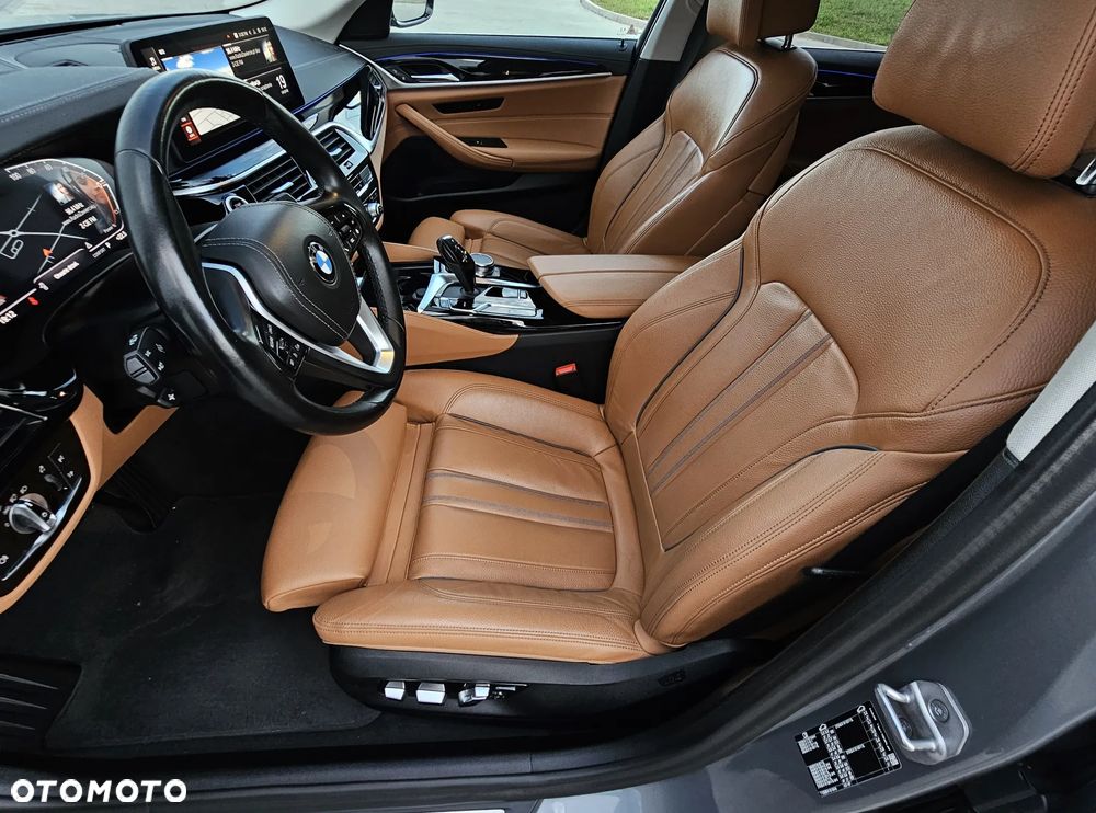 BMW Seria 5 520i GPF Luxury Line sport - 28