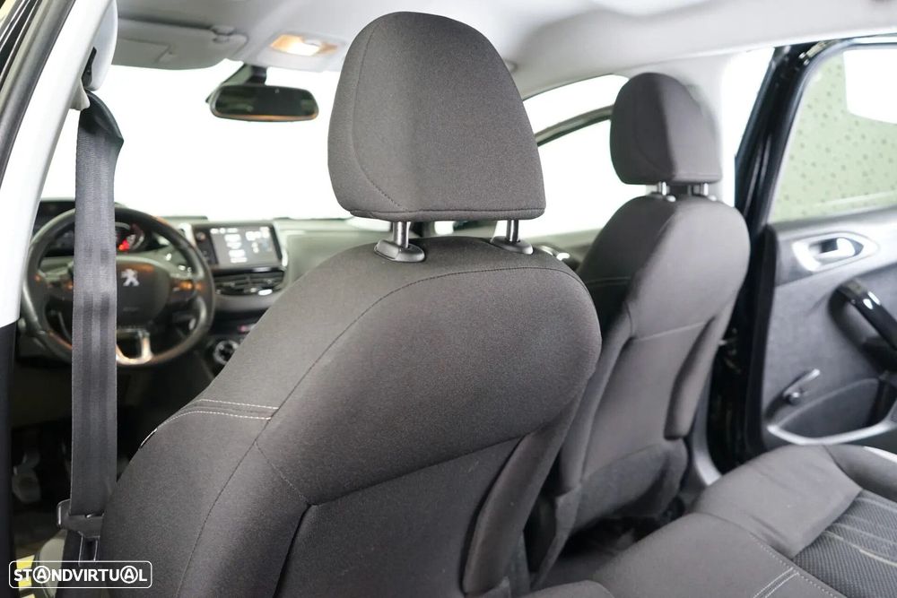 Peugeot 208 1.2 PureTech Style - 36