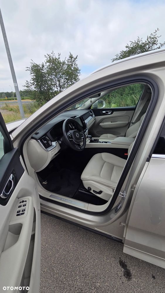 Volvo XC 60 D4 Momentum Pro - 11