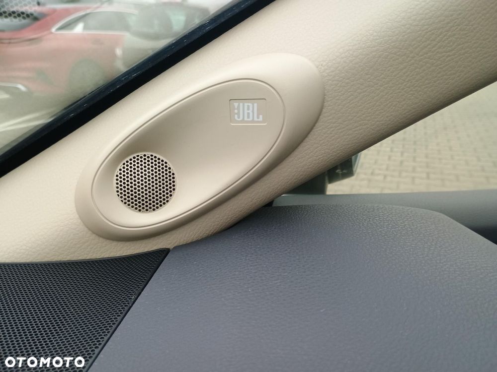 Toyota Camry 2.5 Hybrid Executive CVT - 27