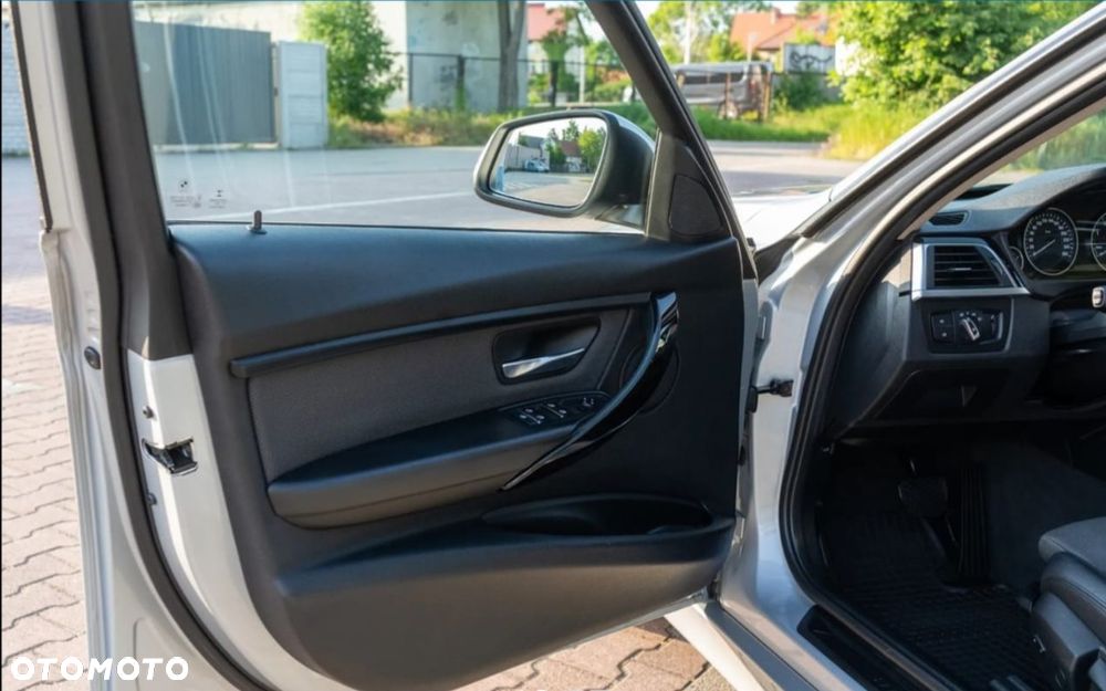 BMW Seria 3 320d xDrive Advantage sport - 17