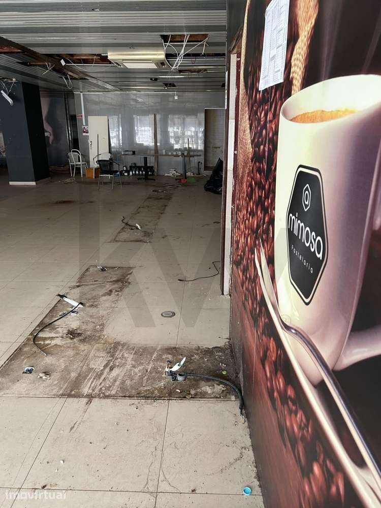 Prédio em propriedade total no centro do Montijo - Grande imagem: 2/23