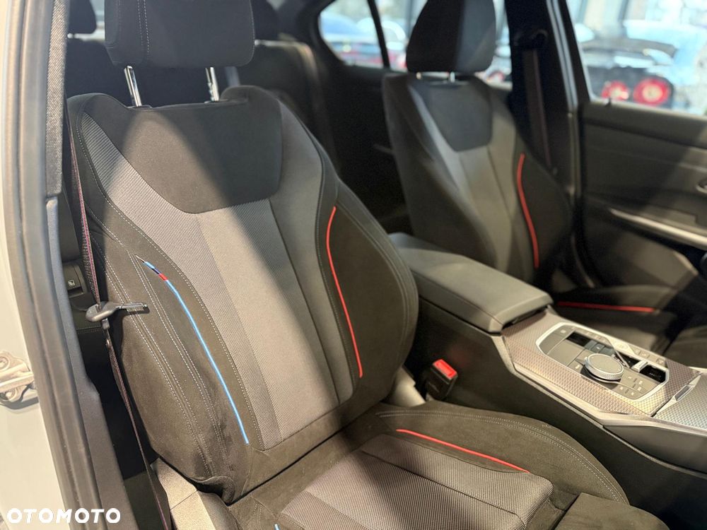 BMW Seria 3 318i M Sport - 10