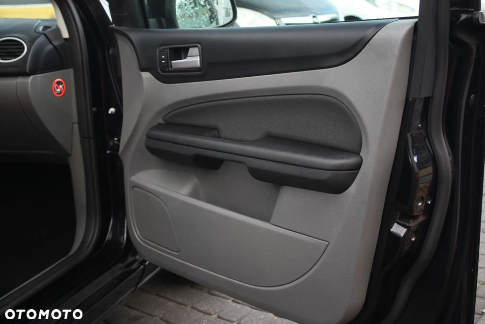 Ford Focus 1.6 Ti-VCT Sport - 24
