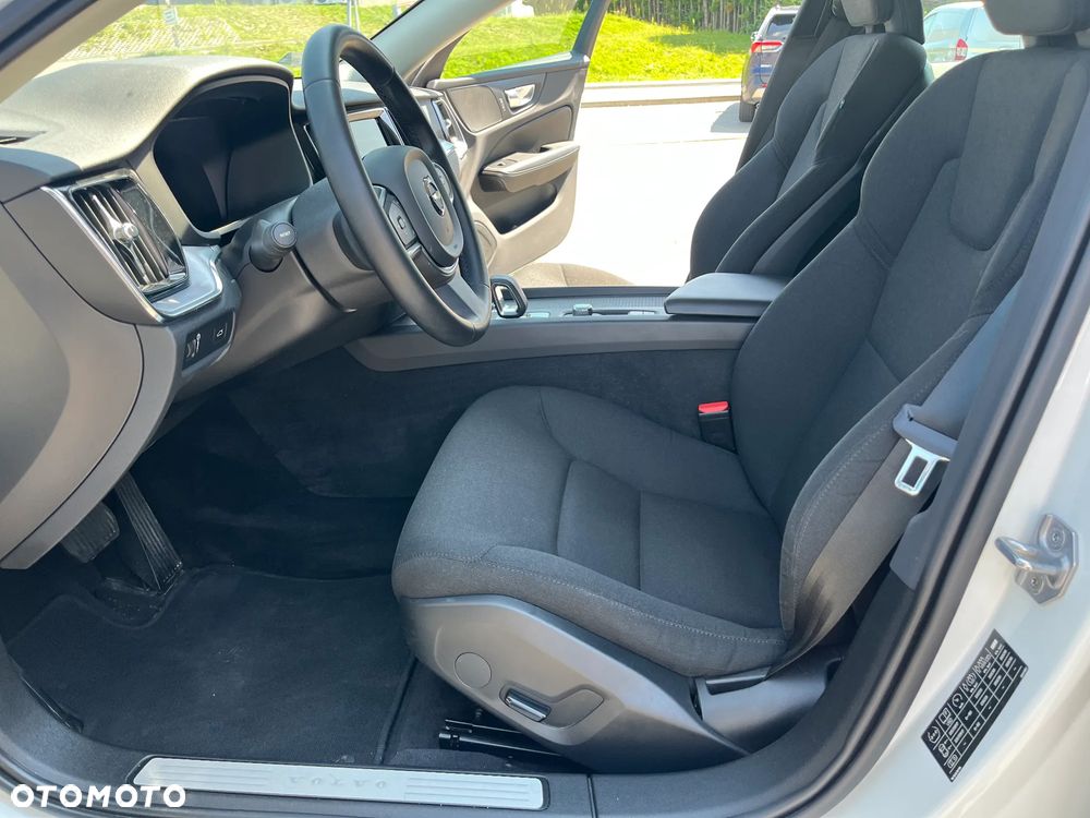 Volvo V60 B3 B Momentum Core - 24