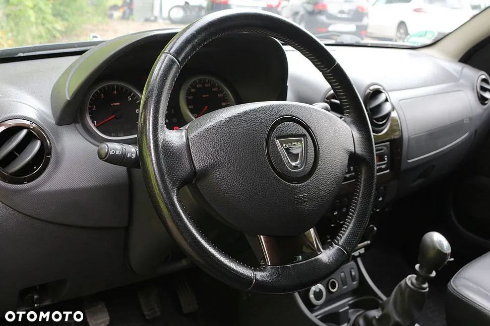 Dacia Duster 1.6 16V 4x4 Prestige - 23