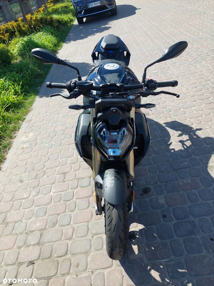 BMW S - 8